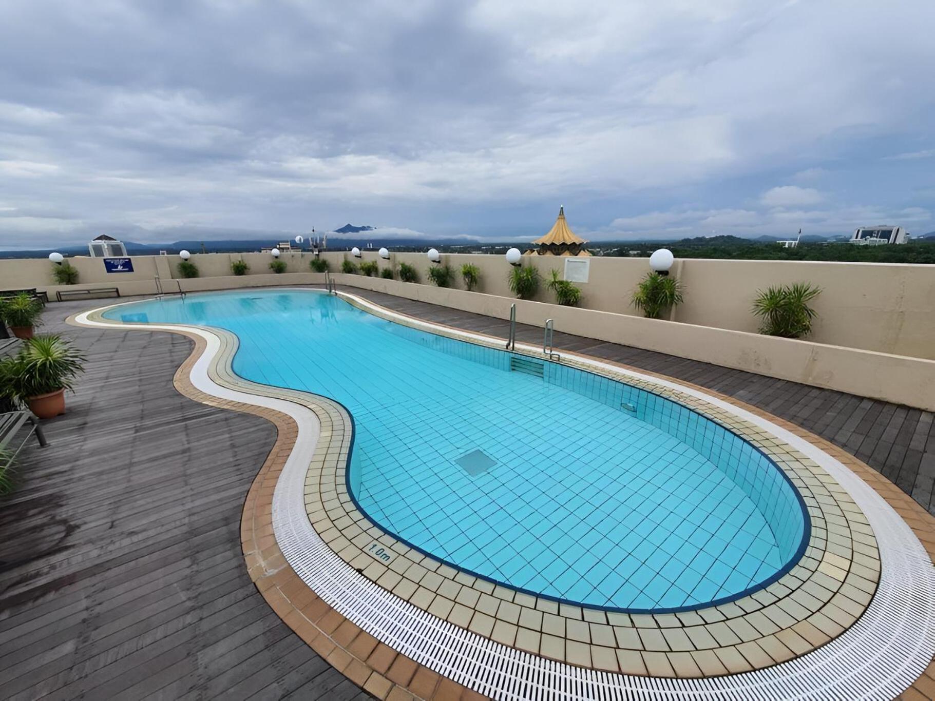Cozzzy Hut Riverbank Suites Kuching With Spectacular River View Eksteriør bilde