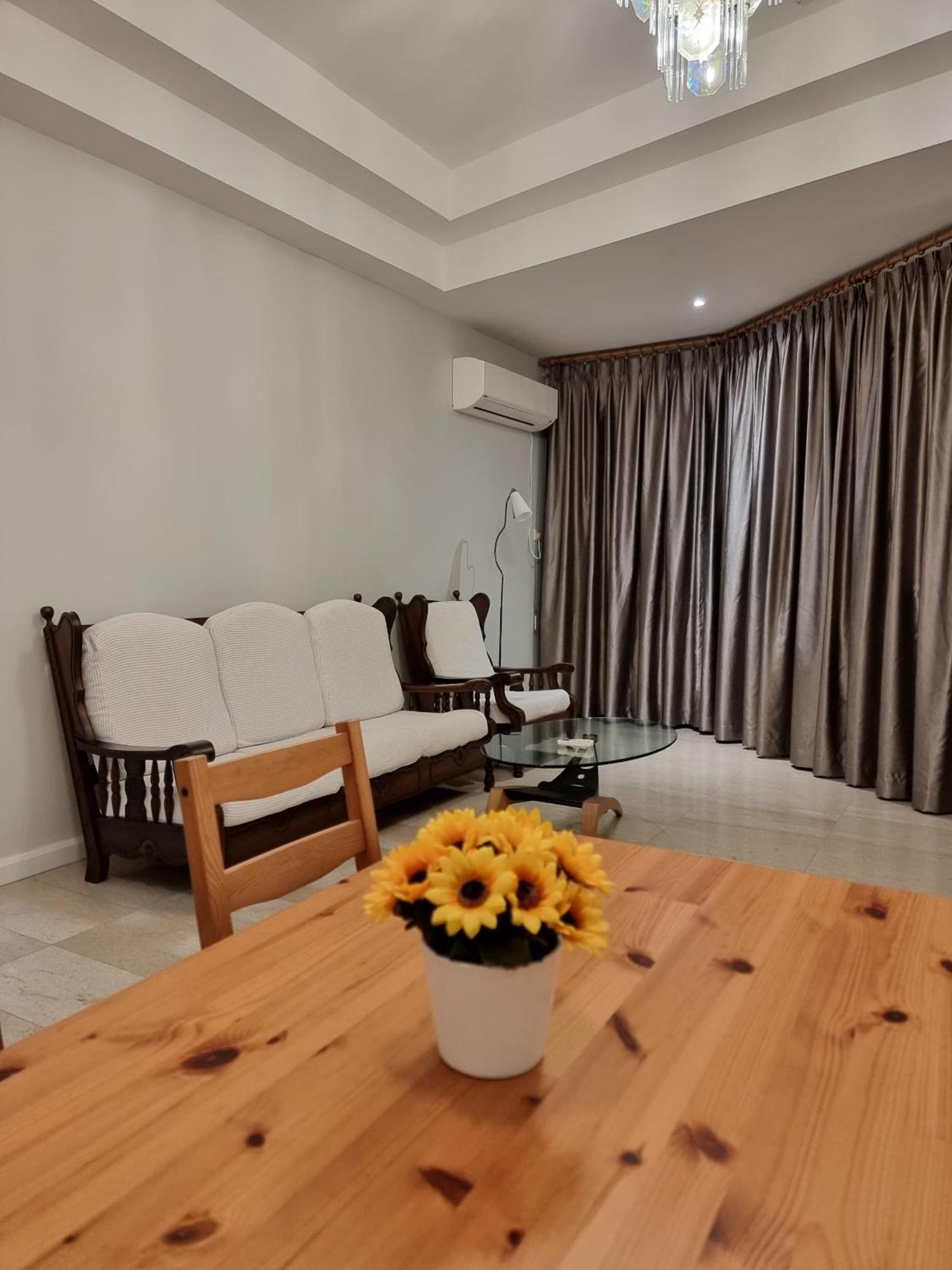 Cozzzy Hut Riverbank Suites Kuching With Spectacular River View Eksteriør bilde