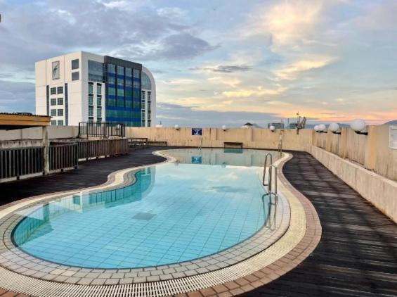Cozzzy Hut Riverbank Suites Kuching With Spectacular River View Eksteriør bilde