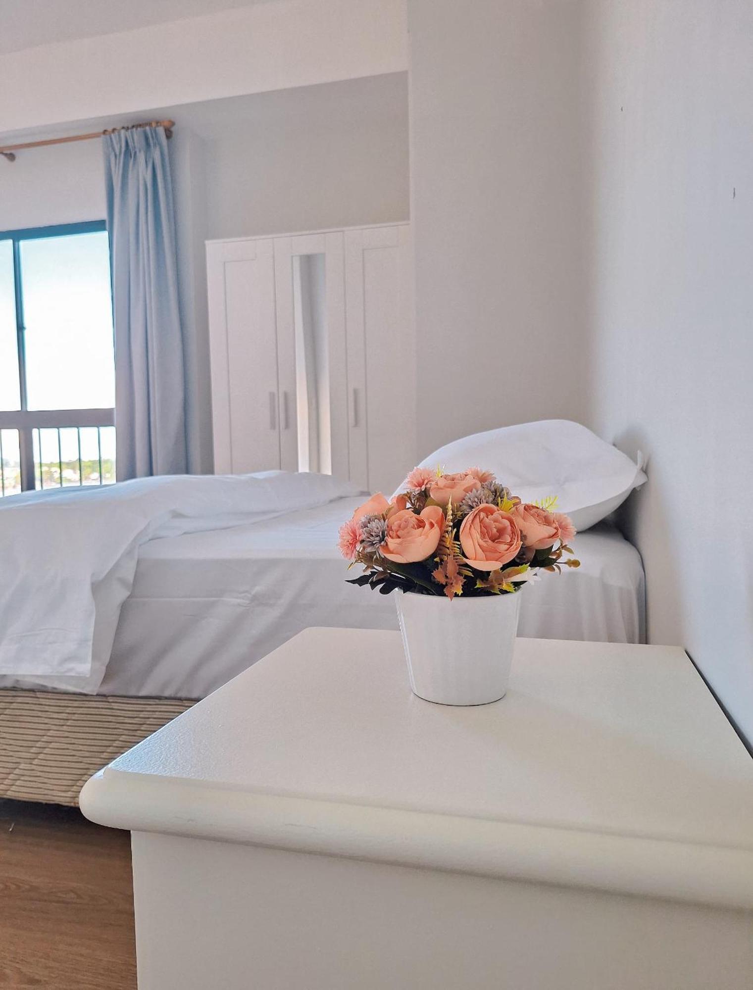 Cozzzy Hut Riverbank Suites Kuching With Spectacular River View Eksteriør bilde