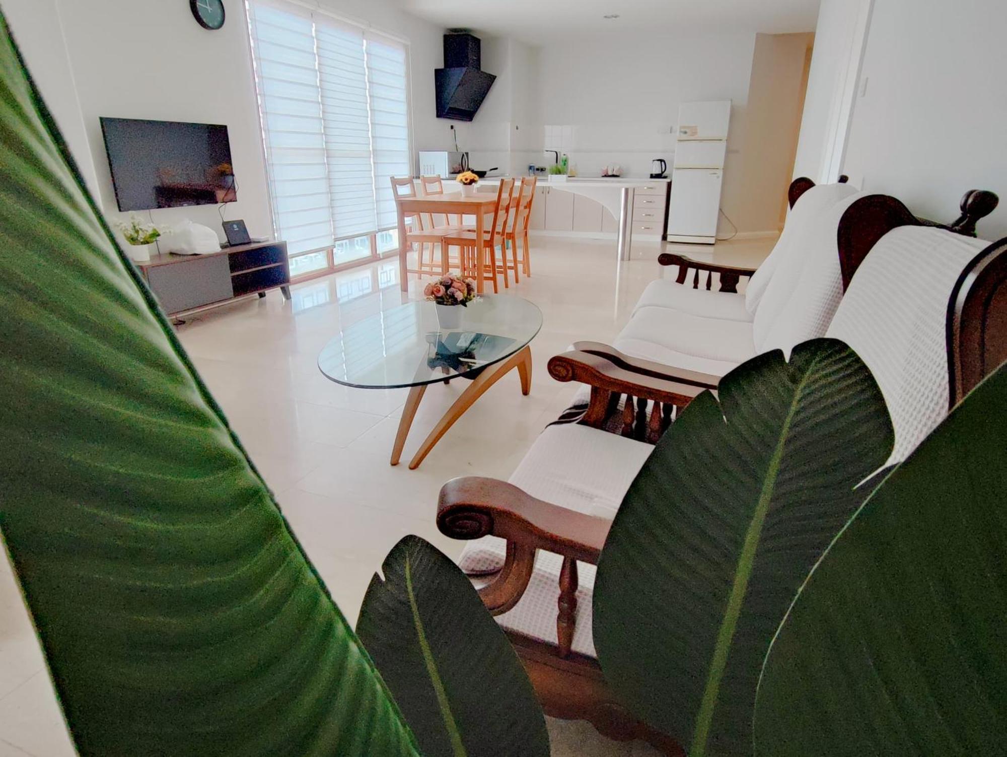 Cozzzy Hut Riverbank Suites Kuching With Spectacular River View Eksteriør bilde